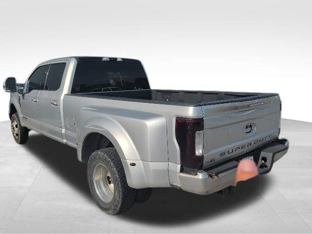 2017 Ford Super Duty F-350 DRW Lariat