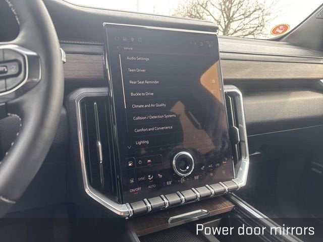 2024 GMC Acadia Denali