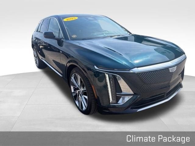 2025 Cadillac LYRIQ Luxury 3