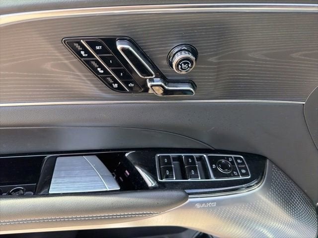 2025 Cadillac LYRIQ Luxury 3