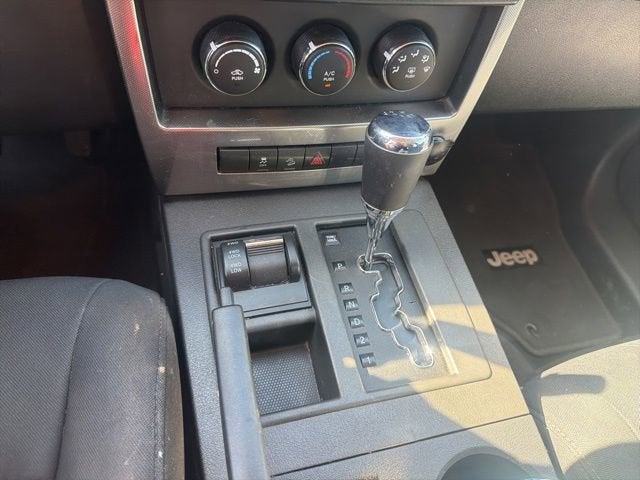 2011 Jeep LIBERTY SPORT