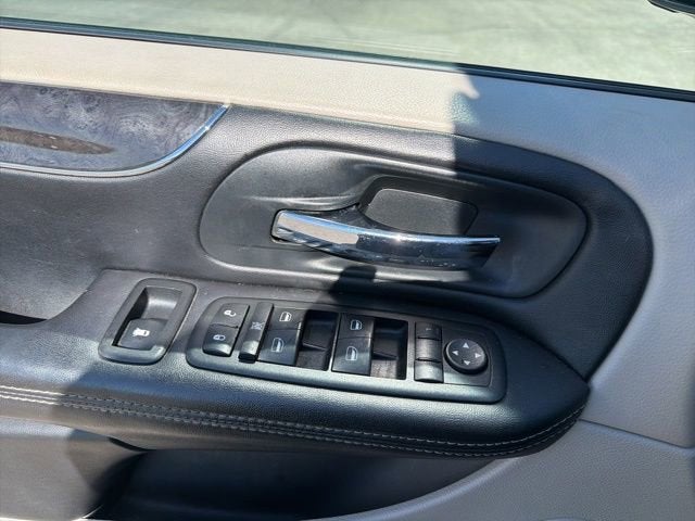 2011 Chrysler Town & Country Touring-L