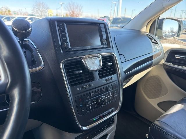 2011 Chrysler Town & Country Touring-L