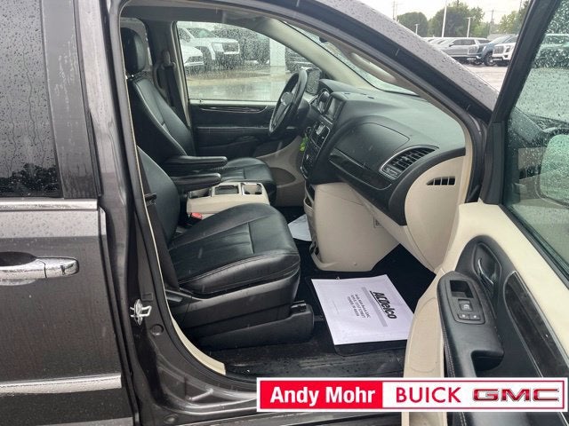 2016 Chrysler Town & Country Touring