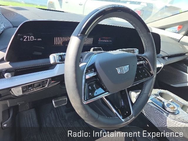 2025 Cadillac OPTIQ Luxury 2