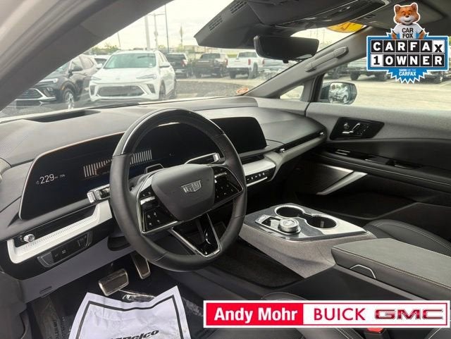 2025 Cadillac OPTIQ Luxury 2