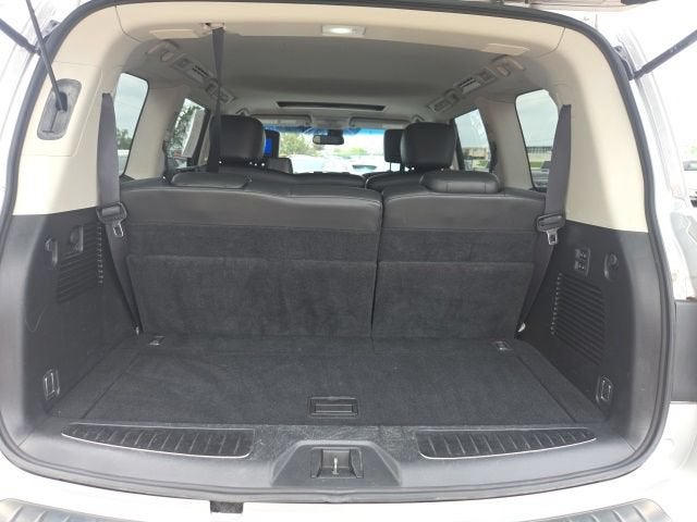 2011 INFINITI QX56 8-passenger