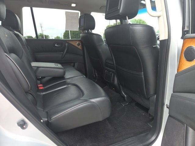 2011 INFINITI QX56 8-passenger