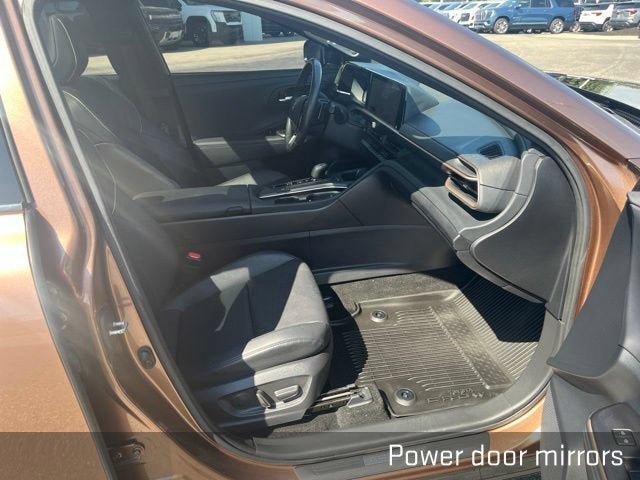 2023 Toyota Crown Platinum