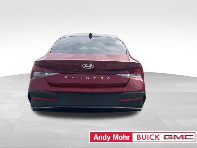 2024 Hyundai Elantra SE